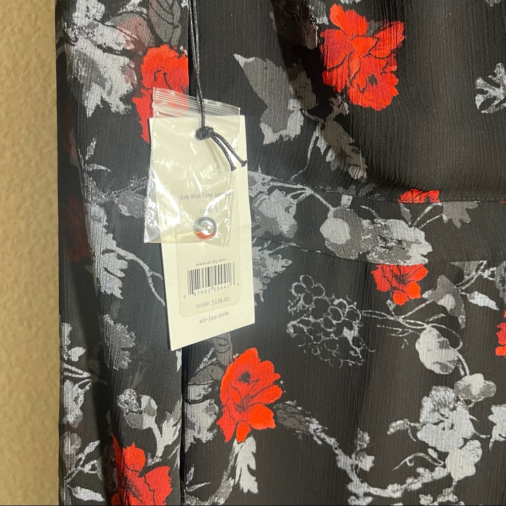 ๐ NWT Ali & Jay
Only Wish Floral Jumpsuit Size Lg - Picture 8 of 16